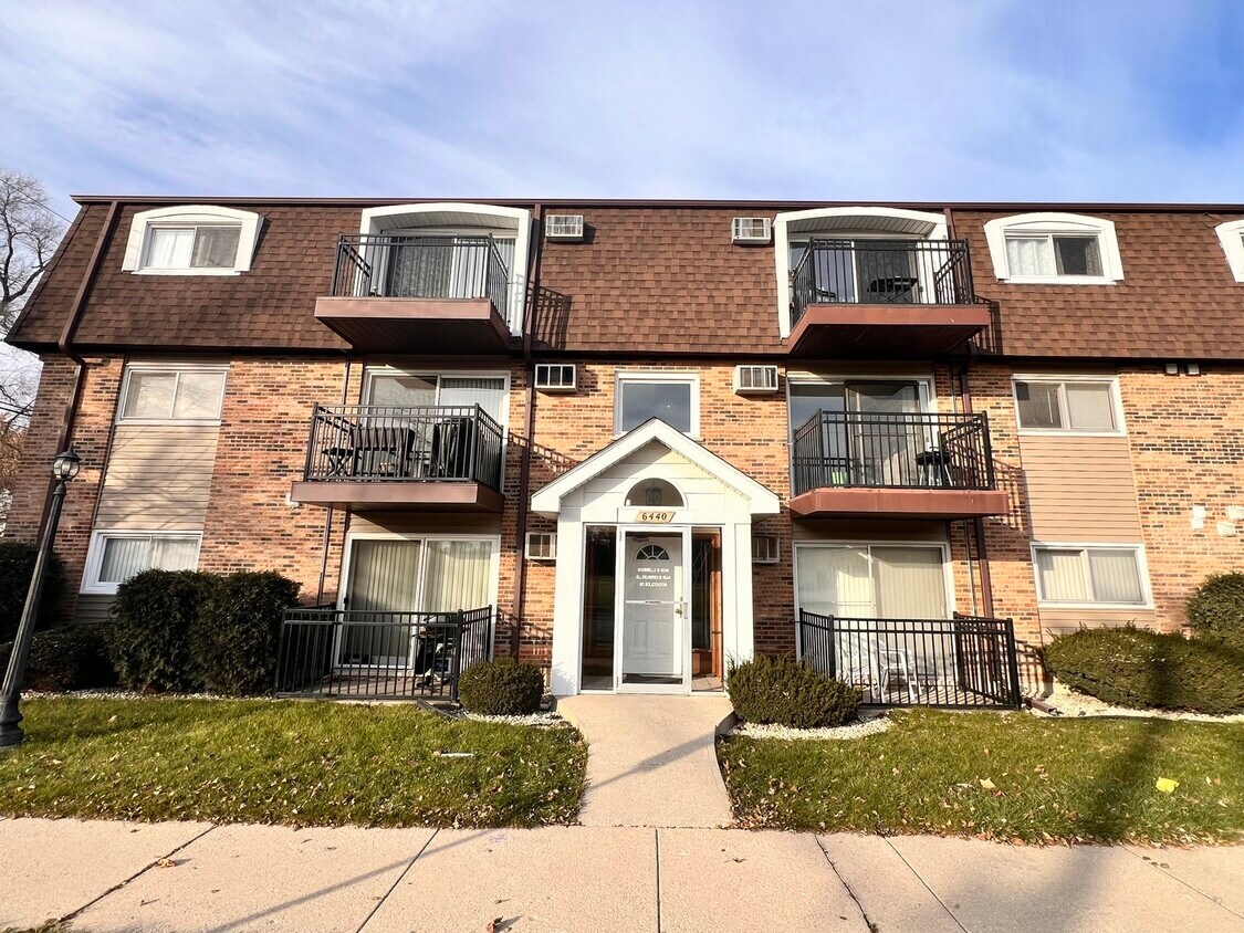 6440 Pamela Ln Unit 8, Chicago Ridge, IL 60415 Condo for Rent in