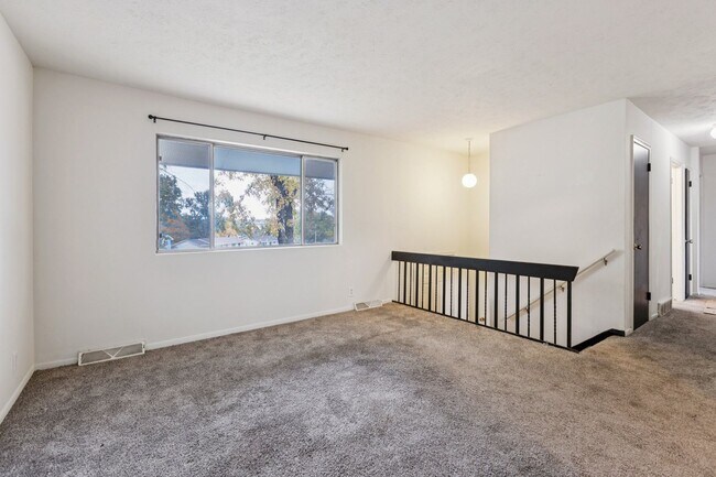 Building Photo - Comfortable 3 Bedroom Near 144th & Q!!
