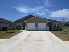 Building Photo - 907 Switchgrass Dr