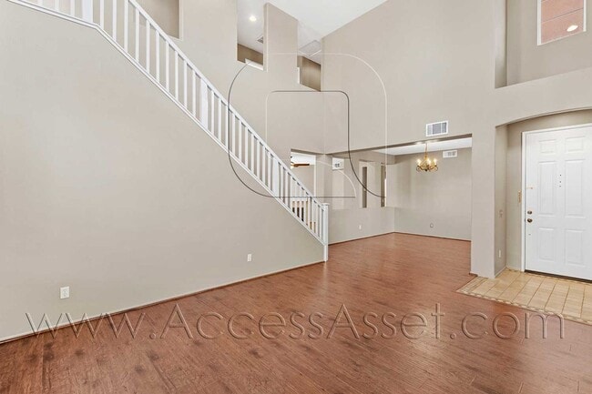 Building Photo - Stunning 5 Bed / 3 Bath Home in South Corona!