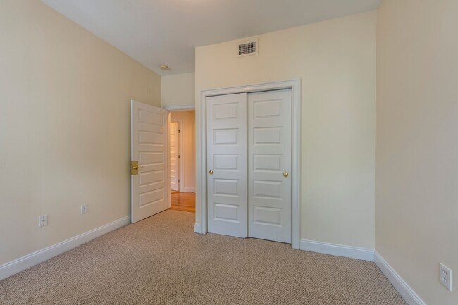 Foto del edificio - 2 bed/2 bath in Allston