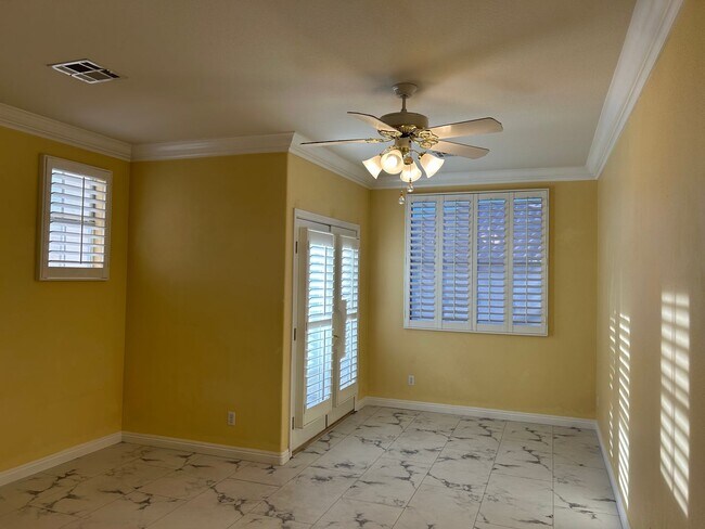 Foto del edificio - 2 story townhome in Seven Hills