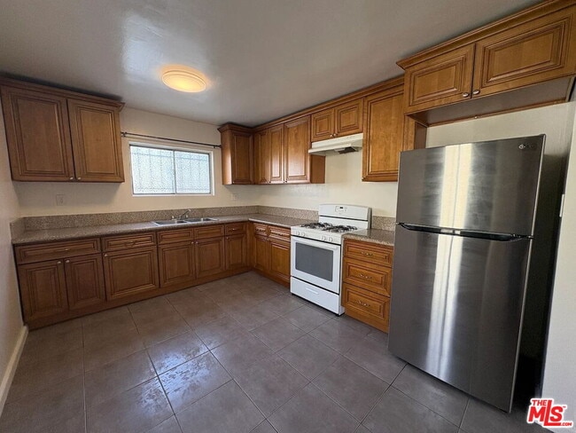 Foto del edificio - 806 N Hobart Blvd