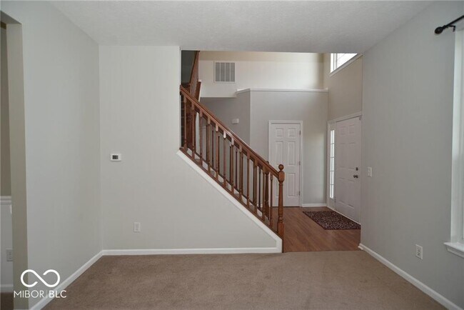 Foto del edificio - 5742 Cantigny Way N