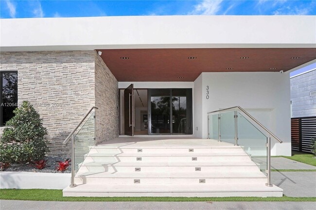 Building Photo - 330 SW 19th Rd