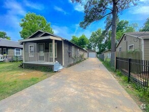 Building Photo - 132 Grothe Ln
