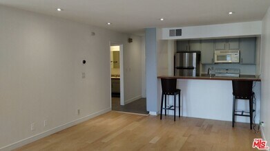 Building Photo - 740 Kings Rd