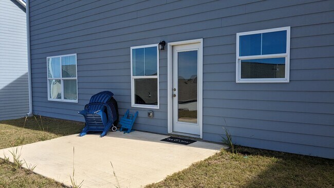 Building Photo - New Construction Lakehouse Ready for Winte...