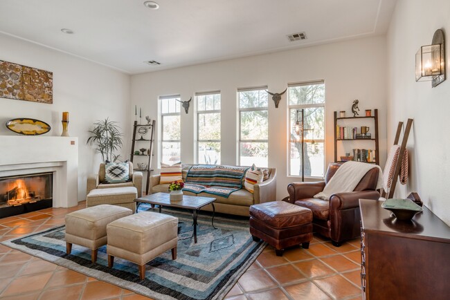 Building Photo - 52030 Avenida Villa