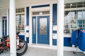Building Photo - 1125 E Ocean Ave
