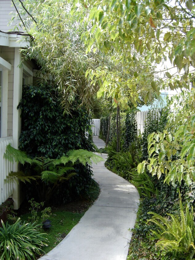 Primary Photo - 4627 Tilden Ave