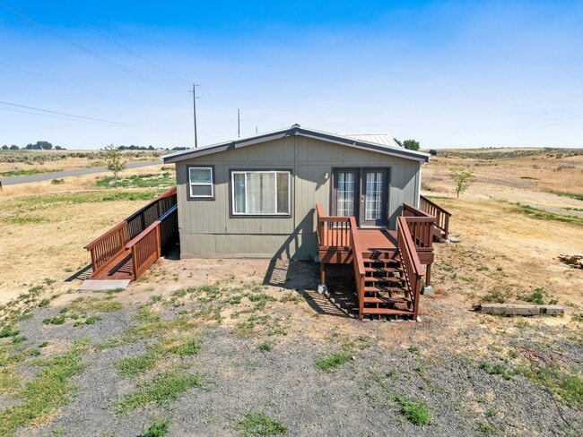 Building Photo - Country Living with a Huge Shop - 3BR on Acreage, Livestock Welcome!