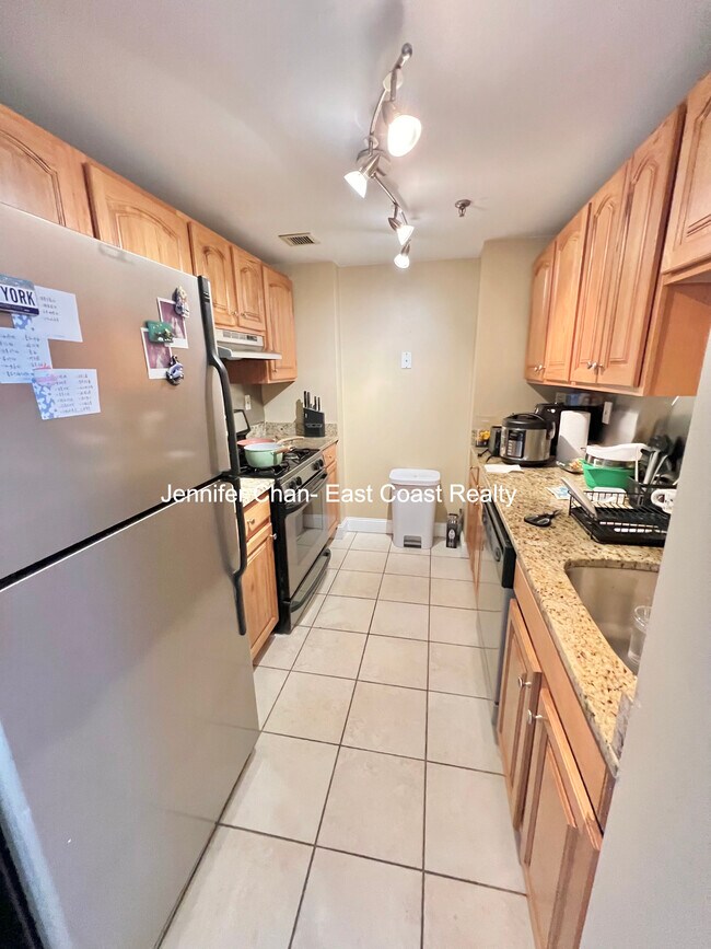 Foto del edificio - 15 North Beacon St