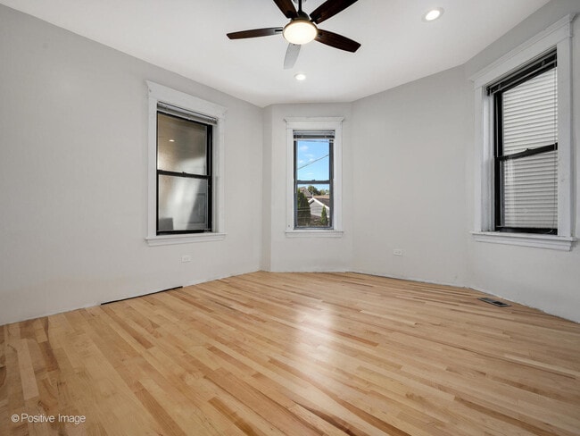 Foto del edificio - 2415 W Warner Ave