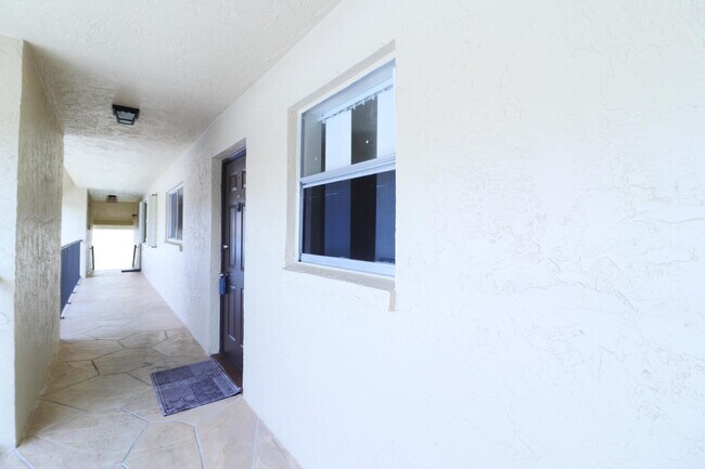 Foto del edificio - 2925 SW 22nd Ave