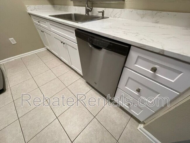 Foto del edificio - 7801 Point Meadows Dr