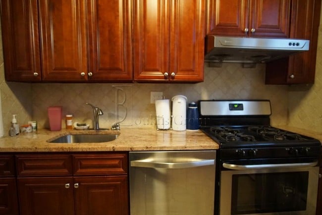 Building Photo - 3417 Corlear Ave