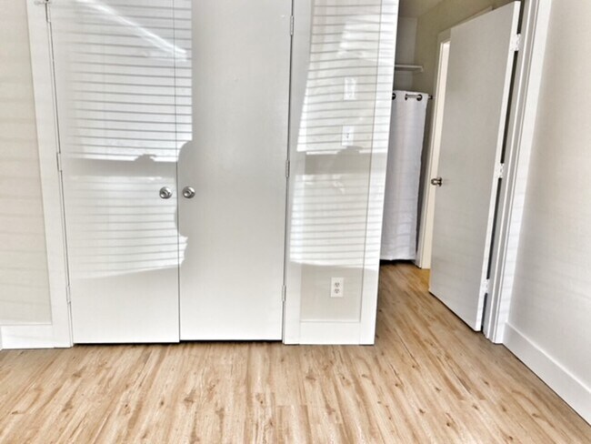 Foto del edificio - 239 E Bayview Blvd