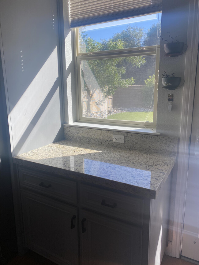 Foto del edificio - 7240 Orchard Cir