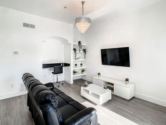 Photo - 7240 Westpointe Blvd Apartment