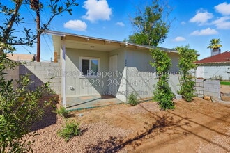 Building Photo - 830 N 10th St