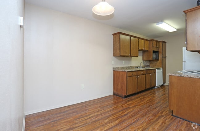 Dining Room - Great Oaks Apartments