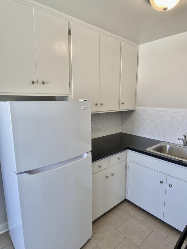 Building Photo - 1 bedroom in San Francisco CA 94116