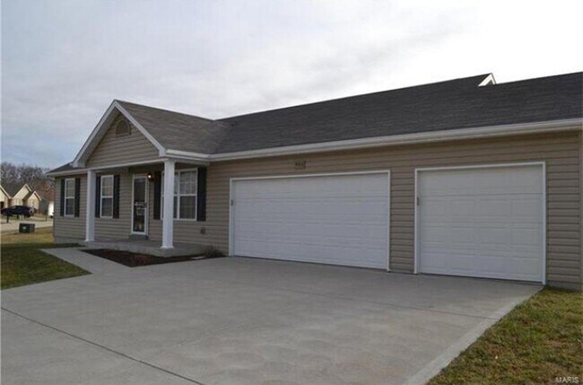 Building Photo - 902 Appalachian Dr