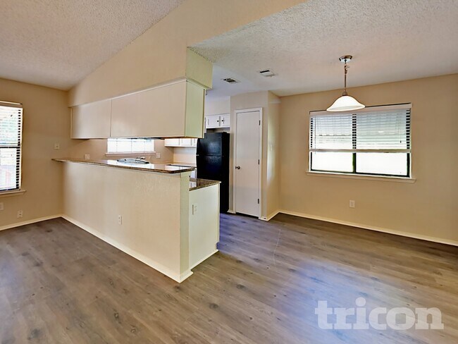 Building Photo - 5925 Fair Wind St