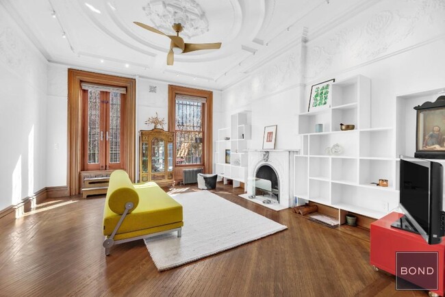 Building Photo - Stunning 11 Room Historic Brownstone 4 BR ...