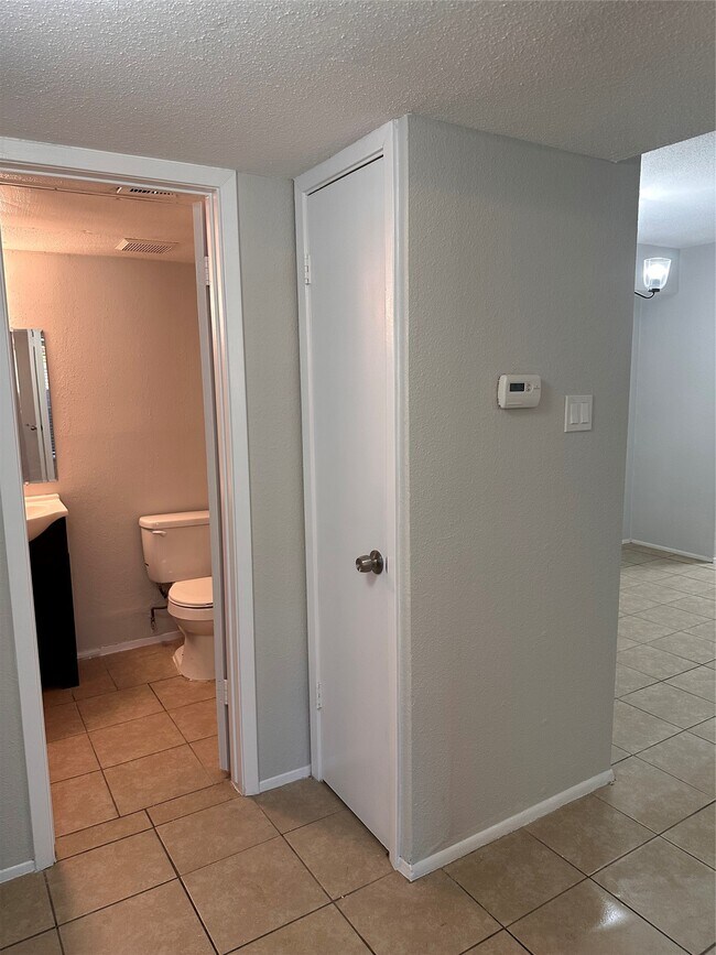 Building Photo - 5665 Birchmont Dr