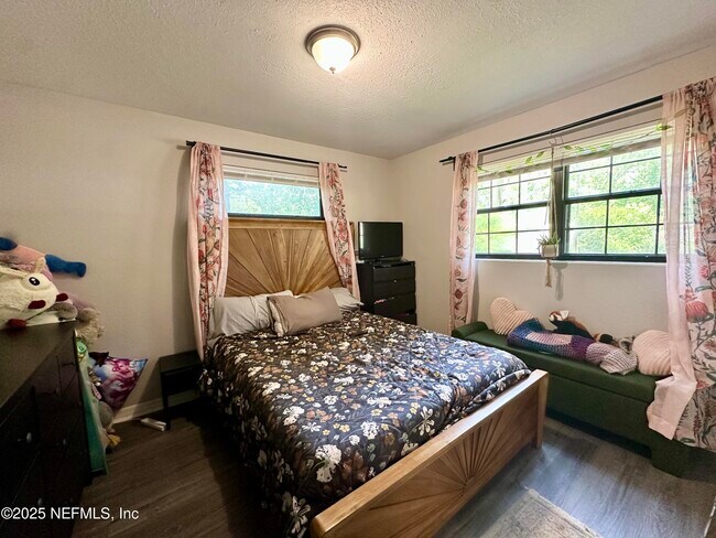 Building Photo - 7040 Arques Rd
