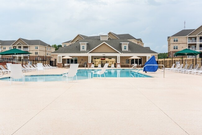 Building Photo - Midway at Archdale