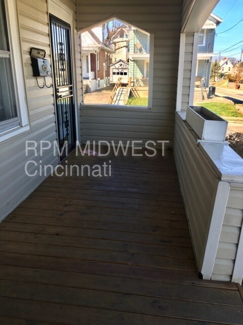 Building Photo - 1801 Weyer Ave