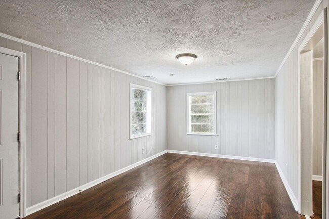 Foto del edificio - Large 2BR/2BA Eastside Savannah House For Rent