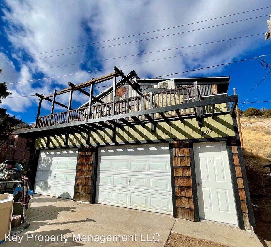 Primary Photo - 2 br, 2 bath House - 807 Newark St