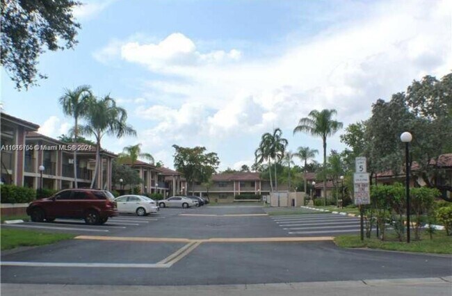 Foto del edificio - 9613 NW 4th St