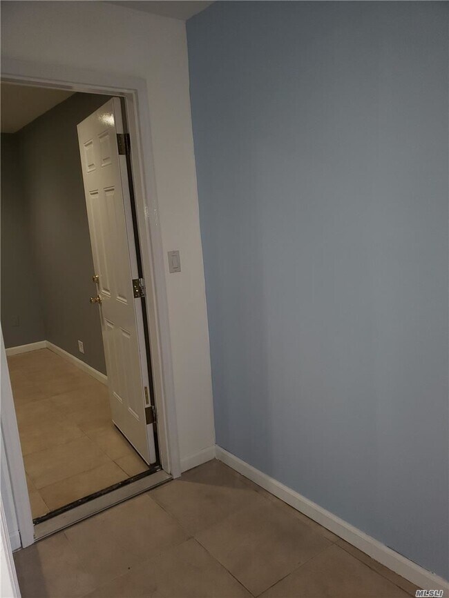 Building Photo - 503 Eagle Ave