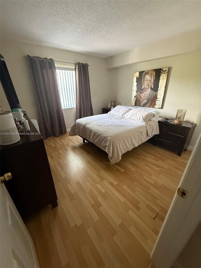 Foto del edificio - 8200 SW 210th St