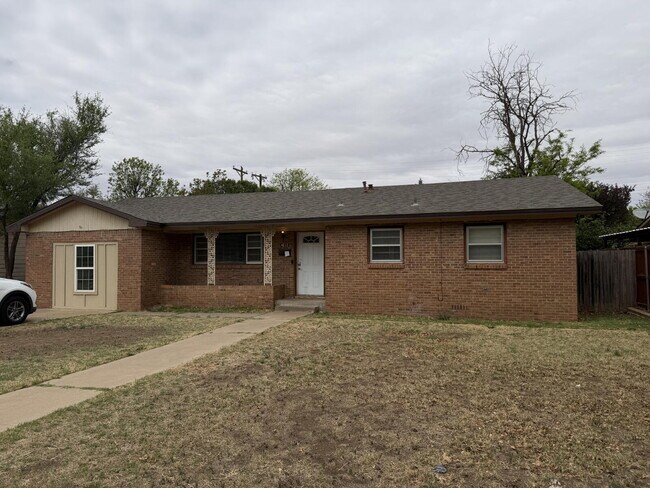 Foto del edificio - Spacious 4 Bed 2 bath in Central Lubbock! $250 visa gift card move in Special!