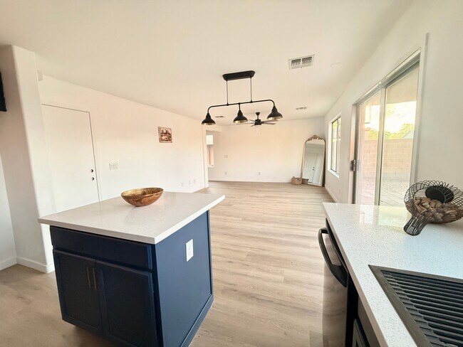 Foto del edificio - 4614 W Juniper Ave