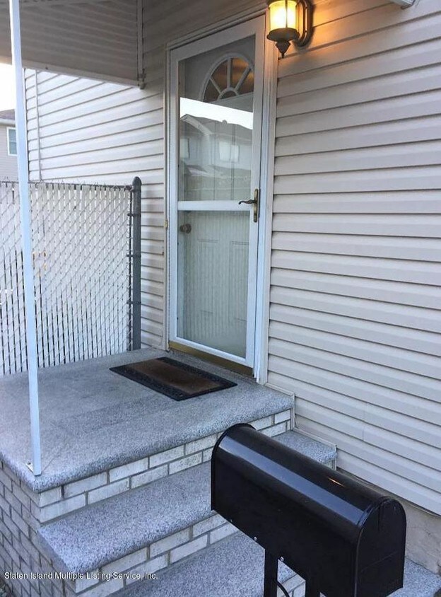 Foto principal - 782 Rossville Ave