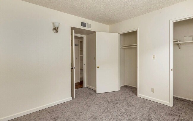 Foto del edificio - 2420 N West St