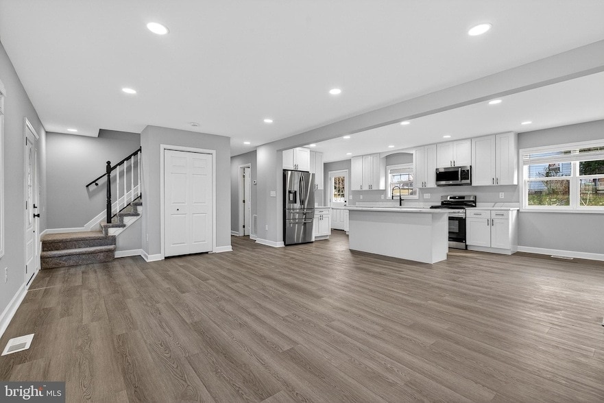 Foto principal - 2403 Kingsway Rd