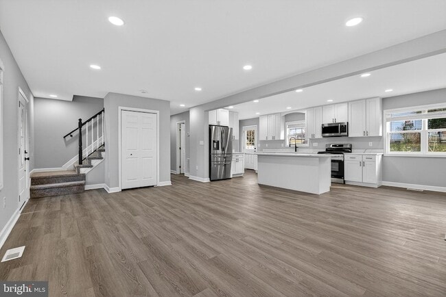 Photo - 2403 Kingsway Rd House