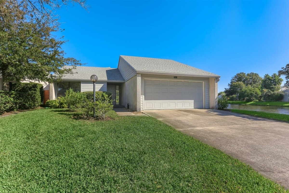Primary Photo - 2321 Latrium Cir N