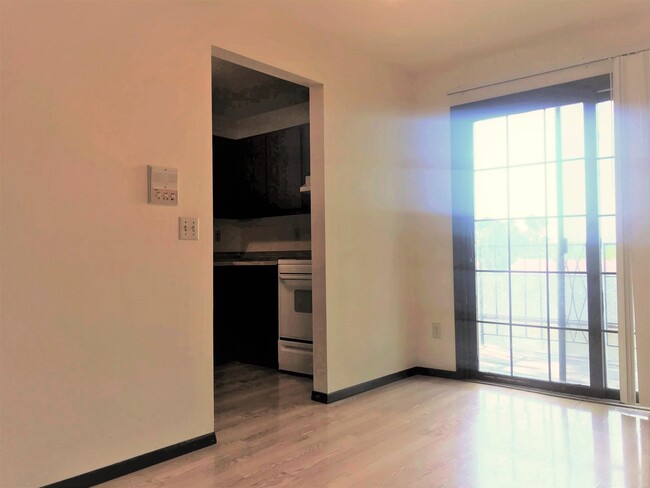 Foto del edificio - 2373 Chalet Gardens Rd