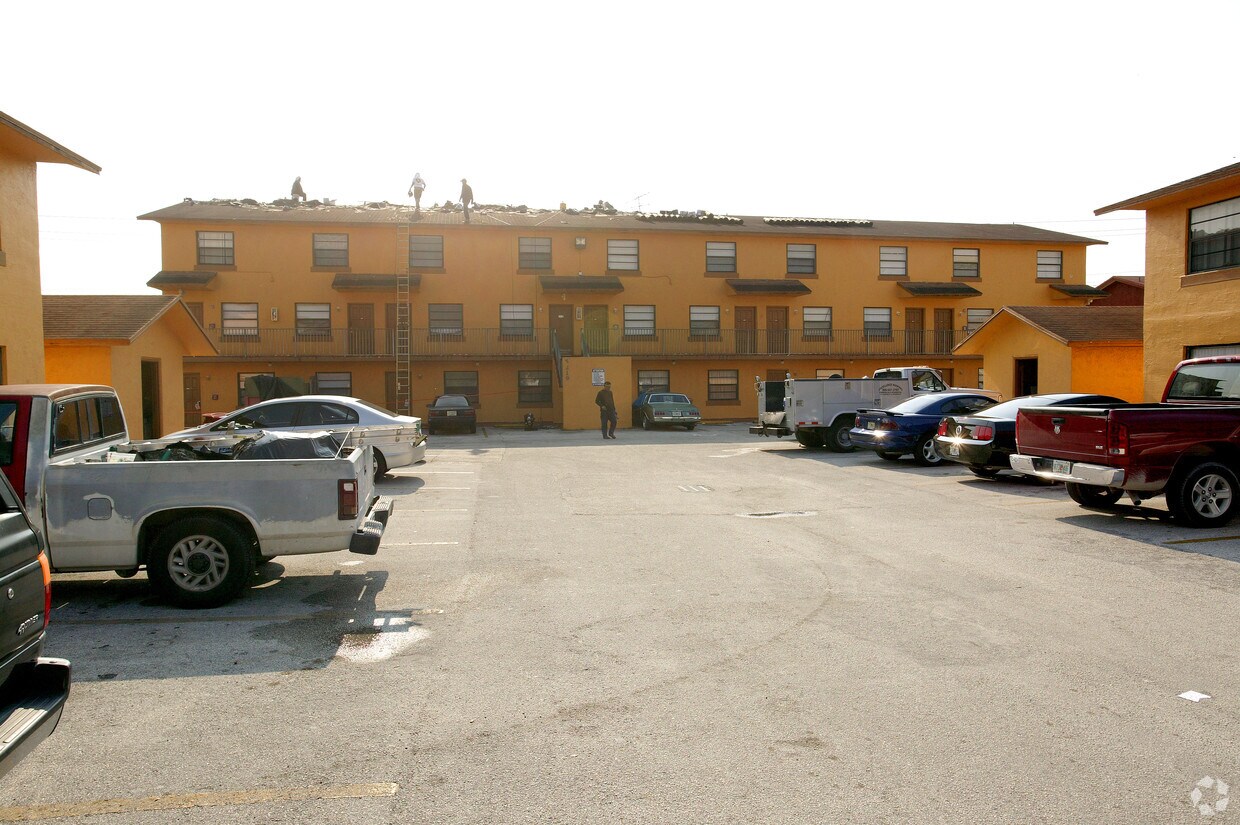 Primary Photo - 5219 W 22nd Ct