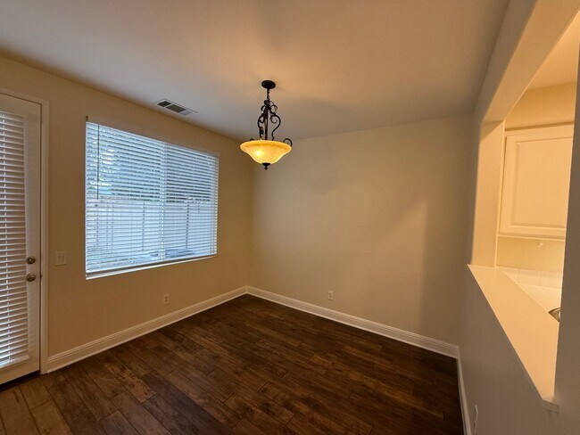 Foto del edificio - $675 Off First month's Rent - Cute Townhome near Camarillo High School