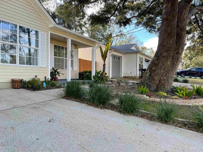 Building Photo - 3437 Riverside Dr